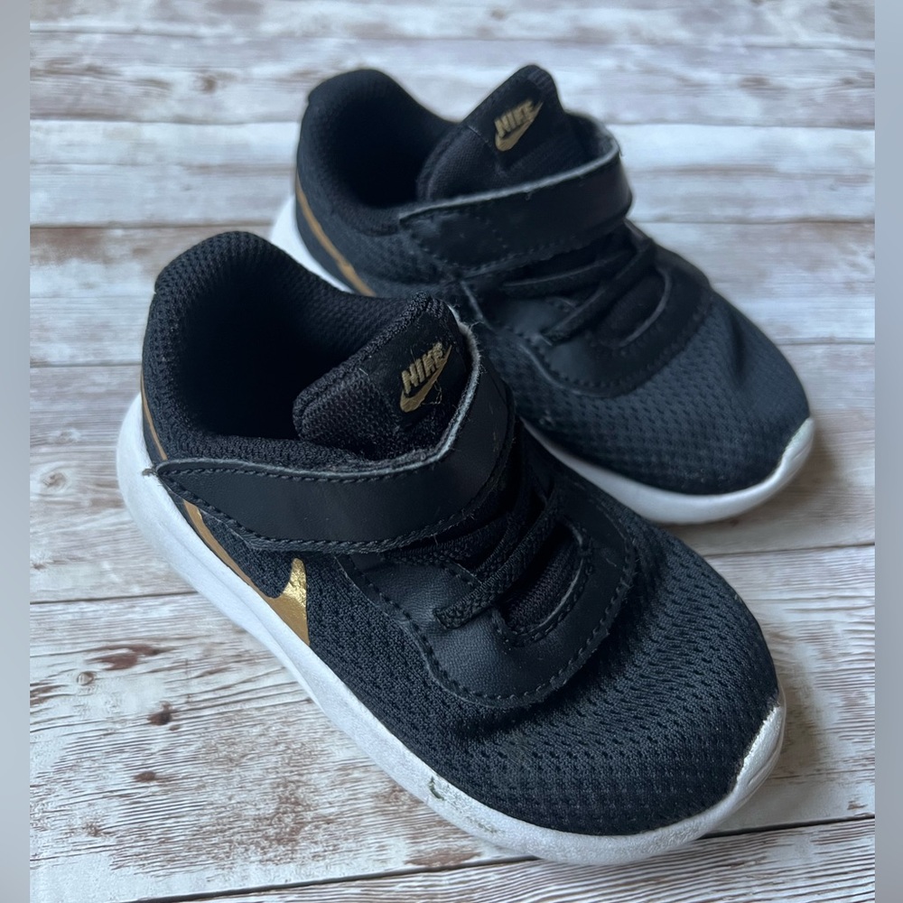 Nike Toddler Sneakers - Picture 2 of 8